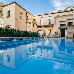 2* Alojamento de Acomodação e Pequeno-almoço Amalfi Resort