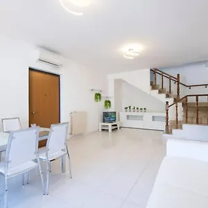  Holiday home Casa Elena